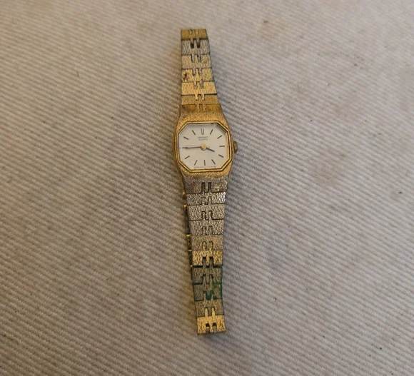 Seiko | Accessories | Seiko Gold And Silver Womens Watch  display picture 3